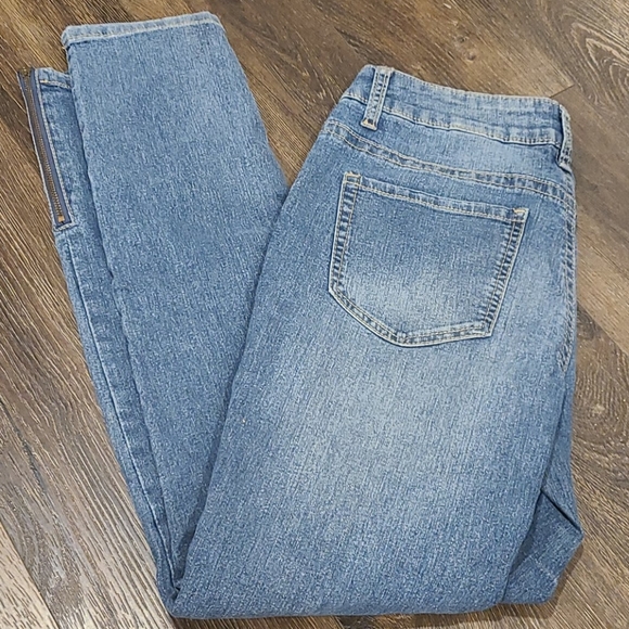 DKNY jegging with zippered bottoms - Picture 4 of 8